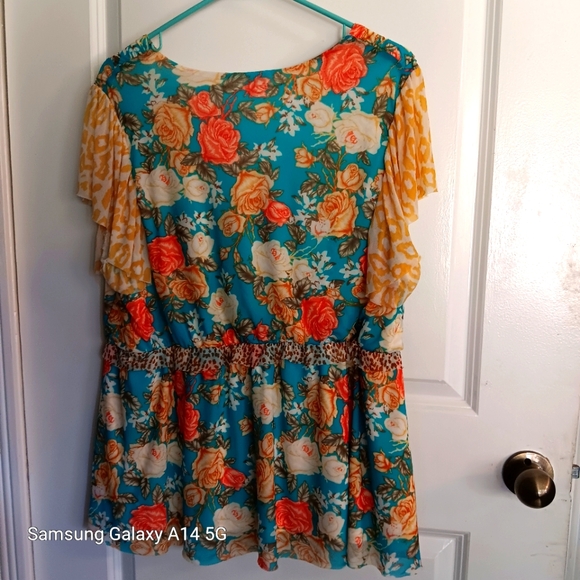CATO NWT Colorful floral top sz 14/16 - Picture 4 of 6